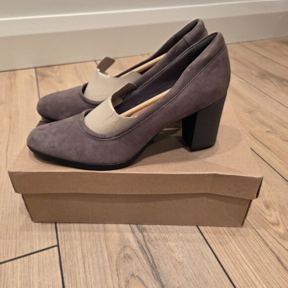 BRAND NEW IN A BOX LEATHER SHOES - Picture 3 of 5